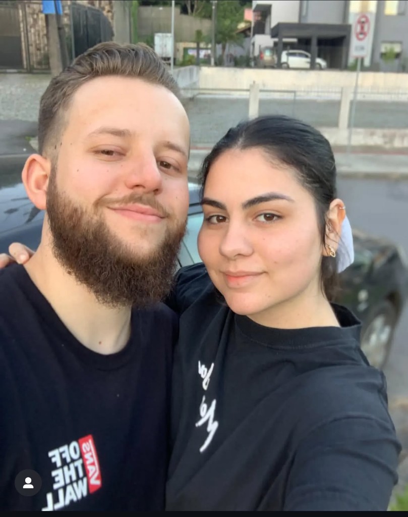 Maicon e Ana — selfie na rua